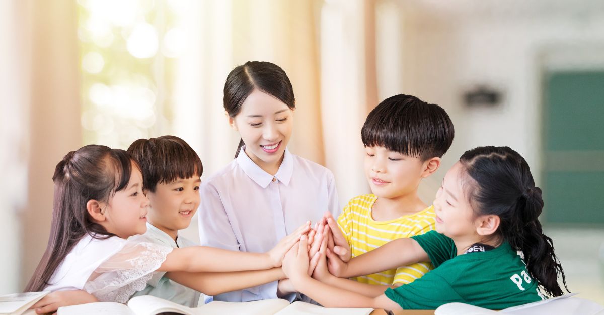 Cùng chuyên gia tâm lý Ngô Phạm Thị Thúy Trinh tại phòng khám Med247 tìm hiểu cách giúp trẻ bộc lộ cảm xúc một cách an toàn.