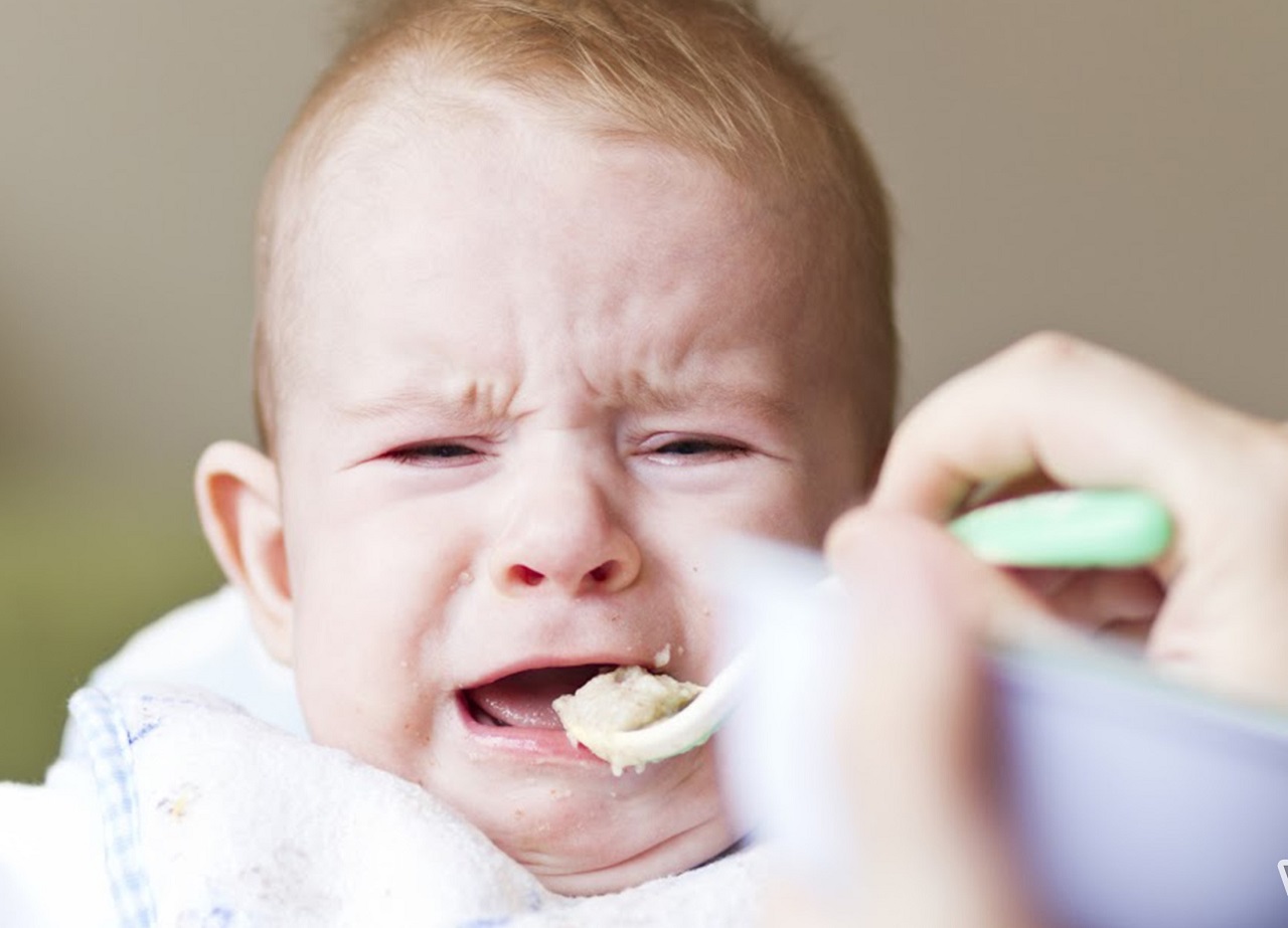 Bỏ bú, bỏ ăn hoặc nôn liên tục
