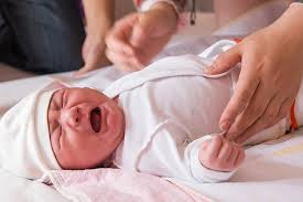 Đau bụng kèm đầy hơi, bụng sôi