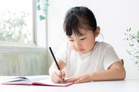 Ngồi vào bàn học