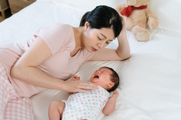 Sốt hoặc quấy khóc liên tục