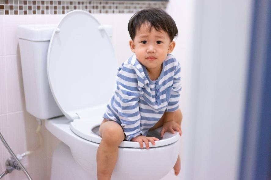 Trẻ bị táo bón kéo dài