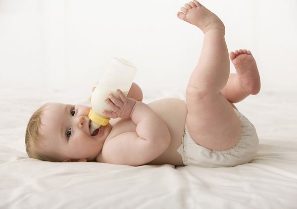 Trẻ nuốt nhiều không khí khi bú