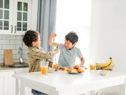 Trẻ thường xuyên đánh người hoặc phá đồ