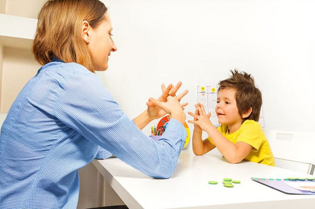 Áp dụng phương pháp trị liệu đối với trẻ giảm chú ý, bốc đồng