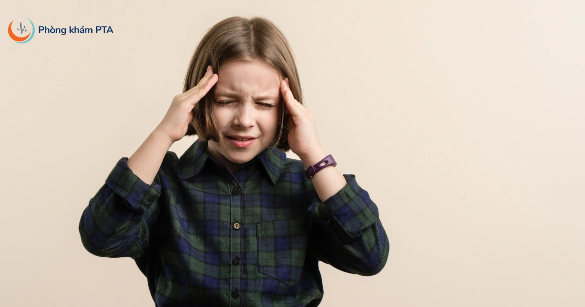 cac-dau-hieu-cho-thay-tre-dang-mac-tic