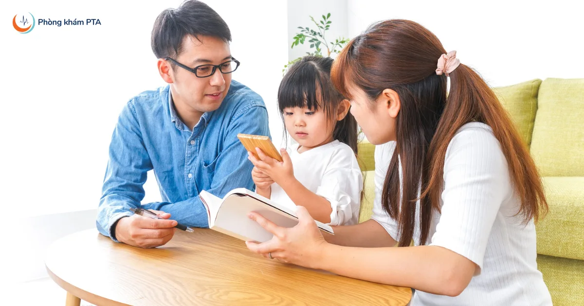 cha-me-nen-tuong-tac-voi-tre-thuong-xuyen