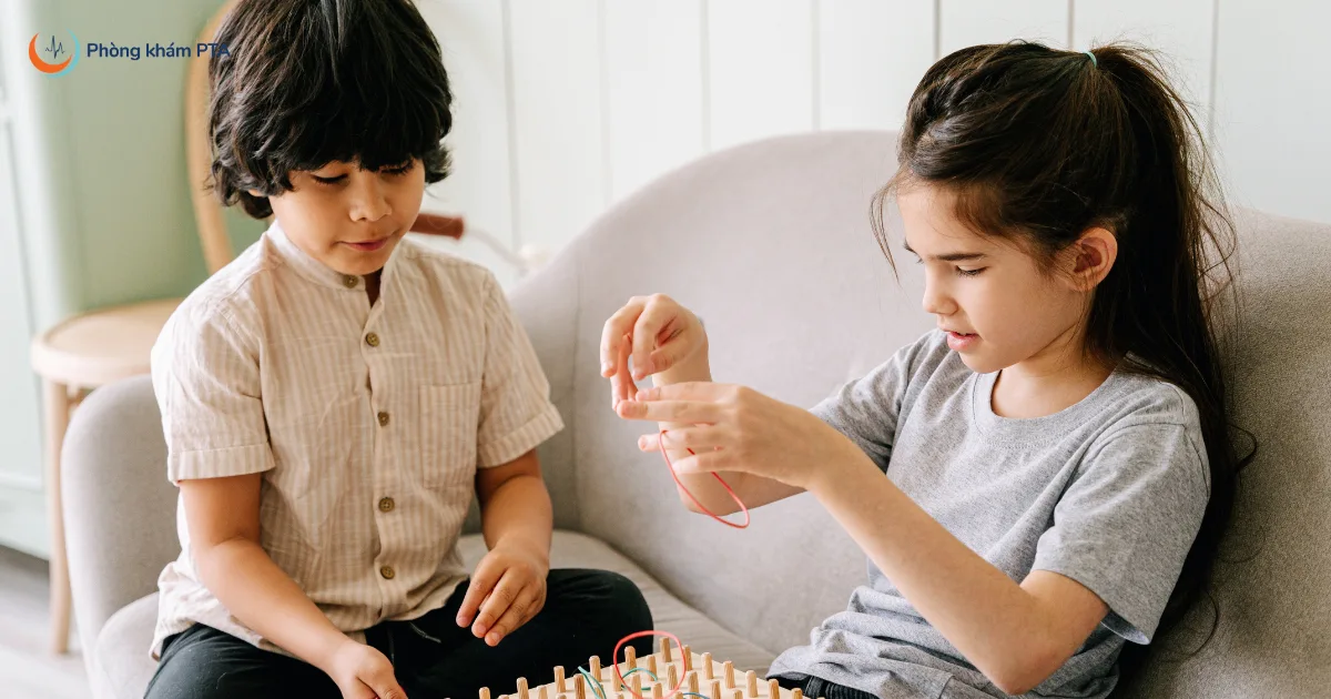 co-hanh-vi-lap-lai-va-thieu-quan-tam