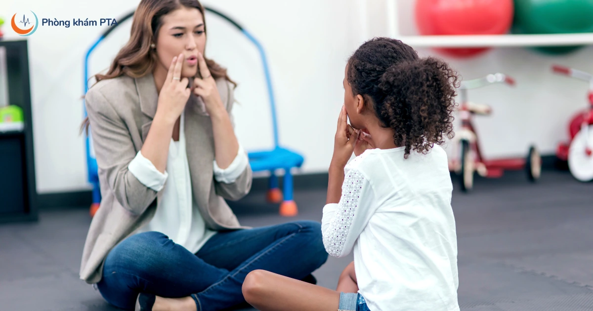 dieu-tri-tre-tu-ky-bang-ngon-ngu-tri-lieu