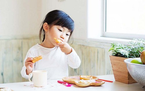 Lời khuyên số 1: Tôn trọng sự thèm ăn của trẻ