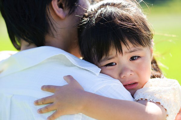 Trẻ em cũng bị ảnh hưởng bởi cảm xúc và kinh nghiệm của cha mẹ và những diễn biến chung xung quanh chúng, chúng sẵn sàng, thậm chí còn háo hức được trải nghiệm những cảm xúc tiêu cực.
