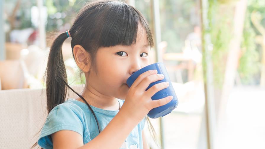 Làm thế nào để thêm các loại thực phẩm nhiều nước vào chế độ dinh dưỡng nhi?