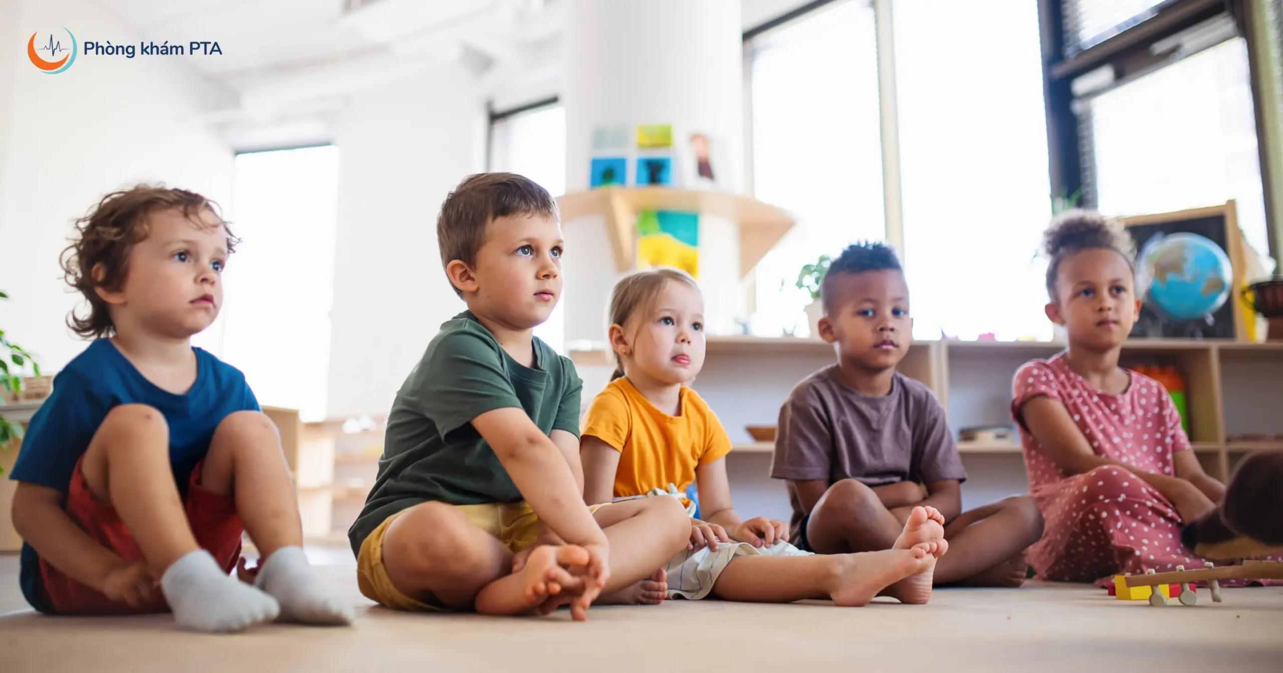 tap-cho-tre-ngoi-yen-tai-mot-vi-tri