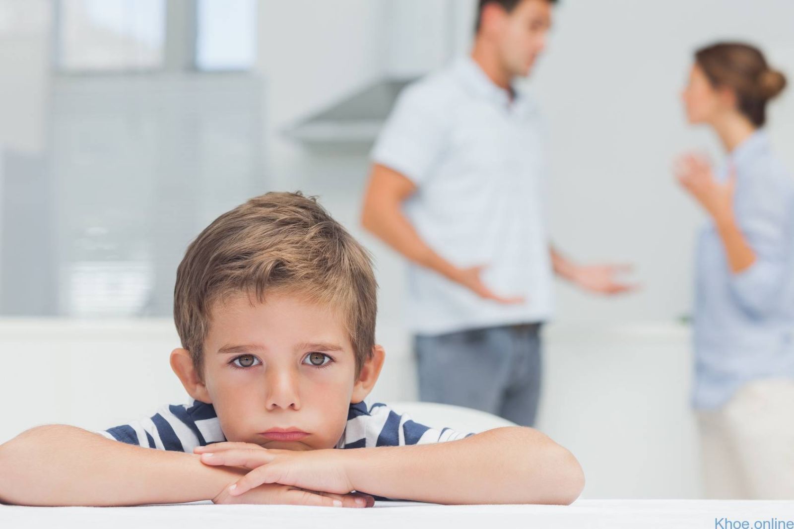 Trẻ không nhận được sự quan tâm của ba mẹ dễ có nguy cơ mắc bệnh tự kỷ