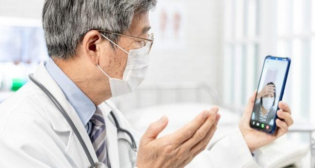 Theo dõi sức khỏe thường xuyên cùng bác sĩ tại Med247