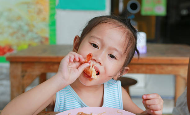 Các thực phẩm nên tránh trong thực đơn viêm phế quản ở trẻ
