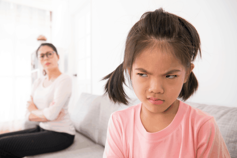 Trẻ chống đối cha mẹ có phải là điều bình thường?