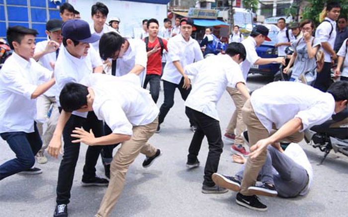Trẻ đánh nhau ở trường